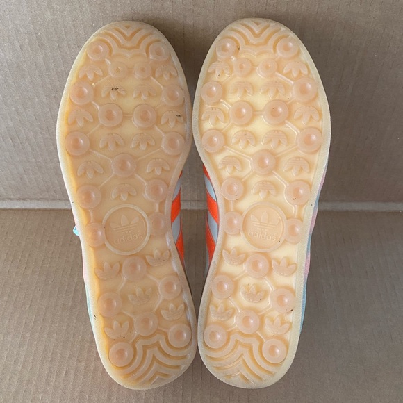 adidas Women's Gazelle Indoor Shoes "Linen Green/Solar Orange/Gum" | US 8.5 - Picture 9 of 10